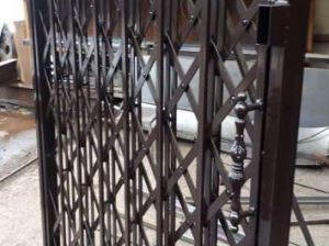 قیمت درب آکاردئونی تمام گل ۲ جداره۳ لایه[آهن سازه]